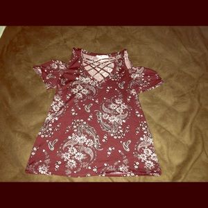 Shoulder less shortsleeved blouse